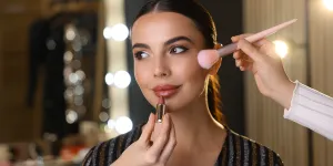 8 produits de beauté indispensables pour un maquillage de fête sophistiqué