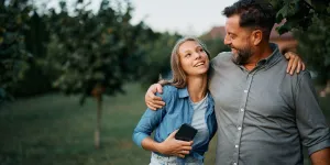 Une étude révèle en quoi les pères influencent les choix amoureux de leurs filles