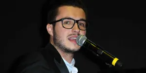 Olympe (The Voice), harcelé par une fan, raconte tout chez Faustine Bollaert : "Je vais te planter 30 coups de couteau"