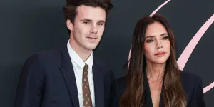 Cruz Beckham au bras de sa nouvelle compagne Jackie, le sosie de sa mère Victoria