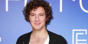 Vincent Lacoste cash sur le tournage de scènes de sexe : "J’ai fait des plans à trois, homos, hétéros, bi…"