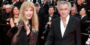 Rachida Dati salue “une icône” : Arielle Dombasle devient Officier des Arts et des Lettres