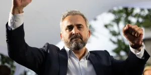 "Jean-Luc était à mon mariage, à la maternité quand on a eu nos enfants" : Alexis Corbière, un insoumis à l'épreuve de la purge