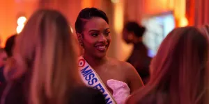 Miss France : équipes féminisées, gardes rapprochés… protection ultra stricte pour éviter toute agression