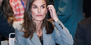 La reine Letizia dévoile l’ensemble de costume le plus tendance de la saison et il est signé Mango