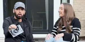 Eminem dévoile une vidéo surprise : le rappeur annonce qu’il va bientôt devenir grand-père (VIDEO)