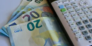 Taux d'épargne record des Français : à l'heure de la disette budgétaire, qui sont ces économes ?