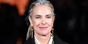 Carole Bouquet victime d’un malaise sur scène alors en pleine représentation 