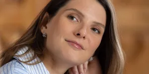 Joséphine Japy évoque comme rarement sa sœur, atteinte d’un handicap lié à une maladie génétique rare