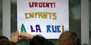 Plus de 2 000 enfants dorment dans la rue en France, un nombre en hausse de 120% en quatre ans