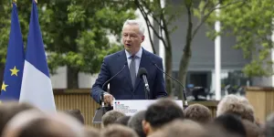 ‎"Casse-toi !", Bruno Le Maire, ces terribles graffitis qui en disent long ‎