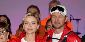 Charlène de Monaco tout sourire avec son frère Gareth : elle participe à un bel évènement sportif