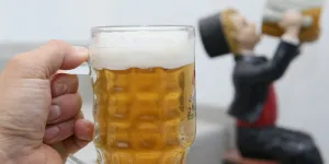 Fischer reste dans la région : la bière sera brassée par Meteor à Hochfelden