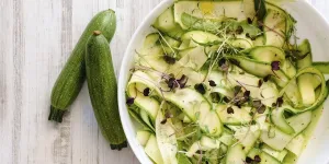 Recette petit budget pour la rentrée : les tagliatelles de courgettes au chèvre frais, à faire en moins de 10 min