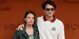 "Ne fais pas ça, ne l’embrasse pas…" : Raphaël mal à l’aise face aux scènes d’amour de sa femme Mélanie Thierry