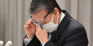 "Cela prouve qu'on me fait confiance" : un ex maire japonais accusé de 99 cas de harcèlement sexuel, mais élu au conseil municipal