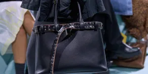 Le sac-ceinture, nouvel it-bag signé Prada