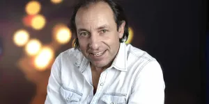 "On a jamais essayé le RN, est-ce que ce ne serait pas le moment ?" : Philippe Candeloro lance un appel aux votes