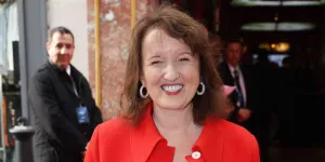 "Je n'aime pas les gens", pourquoi Anne Roumanoff a refusé de participer aux "Traîtres" et "LOL : Qui rit sort"
