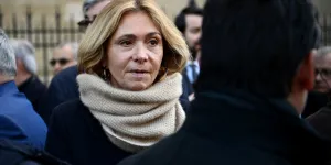 Le coup de pression de Valérie Pécresse contre les signataires d’une tribune anti-manuels scolaires numériques