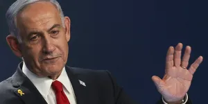 "Lui et son avocat mènent une guérilla stratégique" : avec la suspension de son procès, Netanyahou gagne (encore) du temps