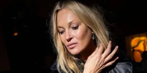 Zara dévoile une collaboration inédite avec Kate Moss à l’occasion des fêtes de fin d’année