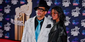 “Fais une phrase” ! : JoeyStarr crée le malaise en reprenant Lenie lors de son discours de remerciement aux NRJ Music Awards