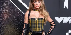 Taylor Swift : ce parfum « subtil et hypnotique » ne quitte pas la chanteuse cet automne