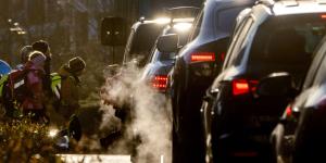 Automobile : sous la pression de Berlin, l’Union européenne assouplit l’interdiction des moteurs thermiques