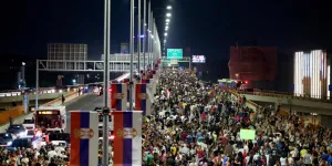 Belgrade: des milliers de Serbes manifestent contre un projet de mine de lithium