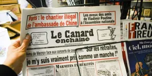 Emploi présumé fictif au "Canard enchaîné" : un procès qui s'est ouvert à couteaux tirés... et reporté