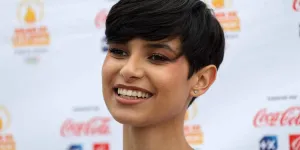 Miss Univers 2025 : Ève Gilles dévoile enfin son costume national, un hommage à Jeanne d’Arc version sexy