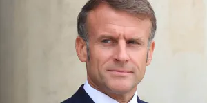 "Sa stratégie aujourd’hui, c’est de se faire tout petit" : en pleine crise sociale et politique, Macron a-t-il disparu ?