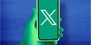 Pourquoi Elon Musk fusionne sa société d’intelligence artificielle xAI et son réseau social X