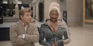 Laurent Delahousse, une "commère" ? Sa question malaisante à Aya Nakamura