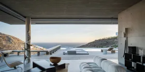 Une villa brutaliste sur les hauteurs de Mykonos invite à se reconnecter avec la nature