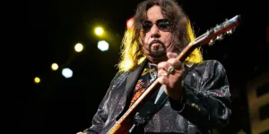 Mort d'Ace Frehley à 74 ans : le guitariste de KISS victime d'une hémorragie cérébrale