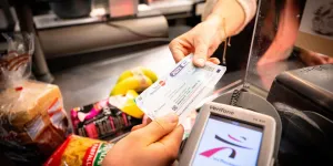 "Cette dérogation ne pourra pas être prolongée" : inquiétude sur la fin des tickets-restaurant pour faire ses courses dès le 1er janvier 2025