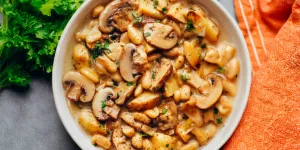 Casserole réconfortante aux haricots blancs et champignons