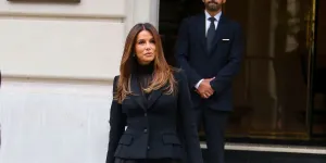 Fashion Week de Paris : Eva Longoria renversante à 49 ans, elle ose la robe 100% transparente