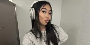 Jade Hallyday part déjà en road trip avec son amoureux et se dévoile plus heureuse que jamais dans ses bras