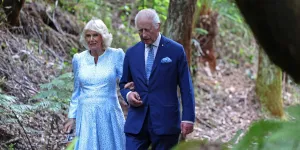 Charles III sous le choc : une femme lui hurle dessus lors de son voyage en Australie