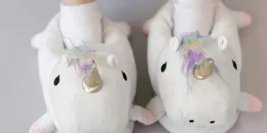 Un cadeau original pour toute la famille : Des chaussons en forme de peluche chez Gifi à moins de 10 euros