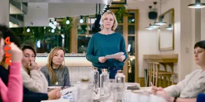 Les femmes riches ne courent pas les rues (1/2) - Regarder le documentaire complet | ARTE