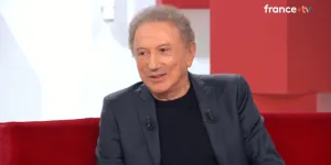 "Elle m'a serré très fort les parties génitales" : Michel Drucker agressé par une fanatique