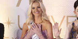 Miss Univers 2024 : Victoria Kjær Theilvig révèle avoir "survécu à un viol"