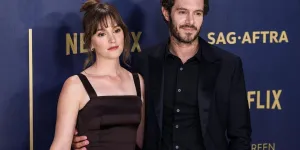 « J’ai eu un coup de cœur instantanément » : Adam Brody évoque sa première rencontre avec son épouse Leighton Meester