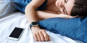 Sleepmaxxing : cette tendance qui s'est emparée des réseaux est-elle vraiment efficace pour mieux dormir ?