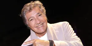 "Des strings avec…" : Frédéric François, ces folles déclarations d’amour qu’il reçoit sur scène