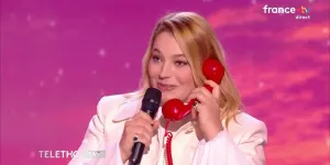 Santa fait un chèque historique au Téléthon, Cyril Féraud sous le choc : "J’en tremble"